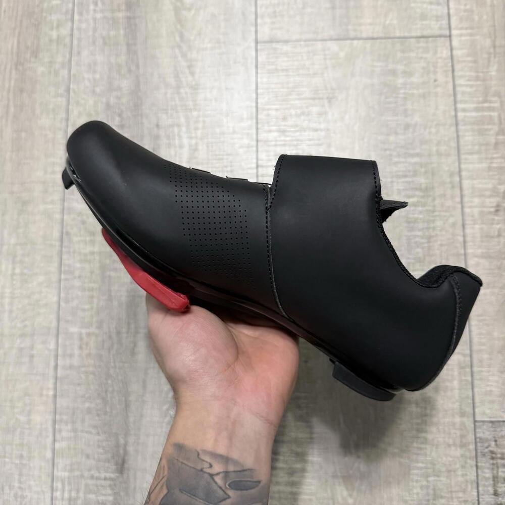 Sport Cycling Black Shoes Self-Locking Size Euro 39‎ / 8.5 Women / 6 Men - Picture 2 of 9